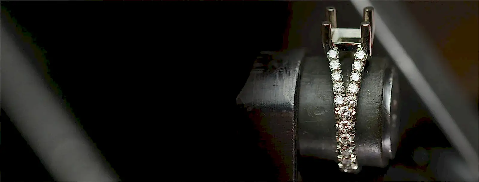 Jewelry designer, repair, restoration, appraisal, appraiser, insurance claims, diamond setting and gem setting, ring resizing, redesign old jewelry, goldsmith, jewelry polishing, coloured gemstones and pearls jewelry in Vancouver BC
